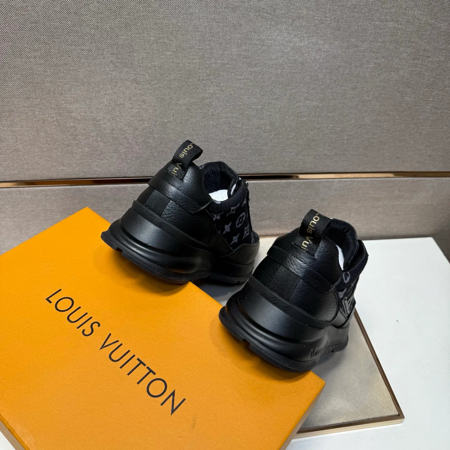 ⬛️Men's shoes 💰p442【LV～】Men's casual shoes 2025z cabinet sales simultaneously 🔶Size: 38-44#️⃣ 🔷3 colors🔜The upper is made of multi-material splicing➕Mesh lining, comfortable and breathable, sole: original comfortable and wear-resistant outsole, ⚠️real thing📱photographed🎬real thing is better📢📢📢